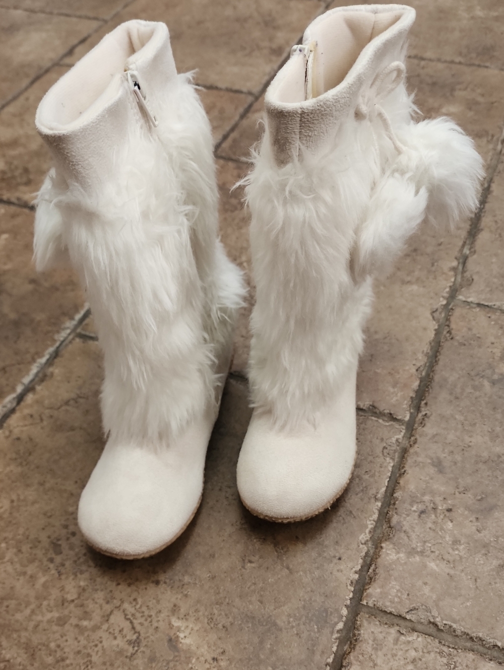 Gymboree Girls White Faux Fur Mid-Calf Winter Boots Pom-Poms 12 GY Holi Size 1 Y